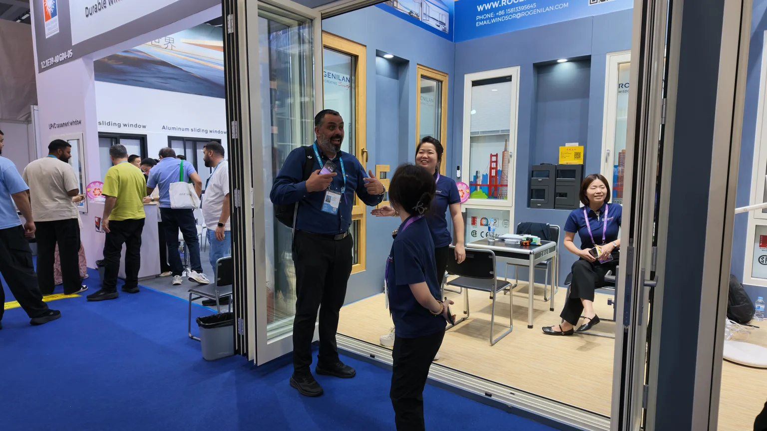 Rogenilan Door Displays at Canton Fair in April 2026 Door displays and booth visitors at Rogenilan during the April 2026 Canton Fair